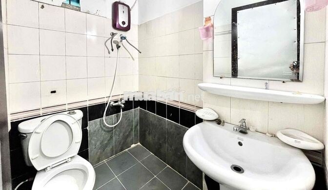 Cho Thuê Căn Hộ Gác Full Nội Thất Rộng 30m2 Ngay Nhà Hát Hoà Bình