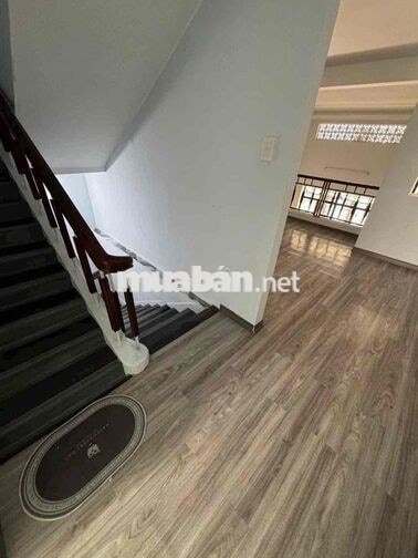 Cho thuê nhà 3 tầng mặt tiền Châu Thượng Văn - Hải Châu Rộng Rãi