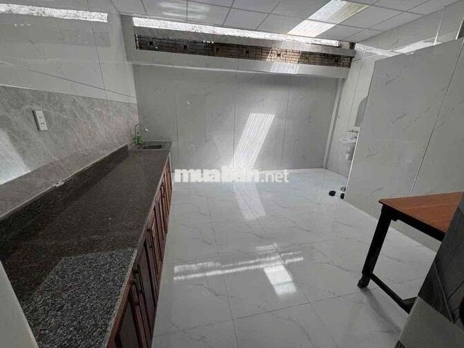 Cho thuê nhà 3 tầng mặt tiền Châu Thượng Văn - Hải Châu Rộng Rãi