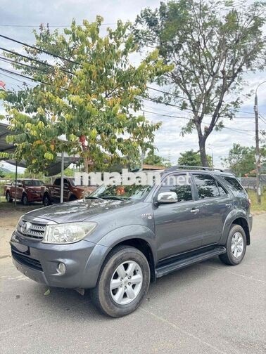 Toyota Fortuner 2.7V Xám Tự động