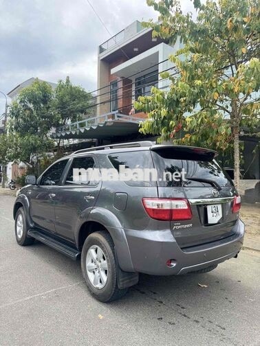 Toyota Fortuner 2.7V Xám Tự động