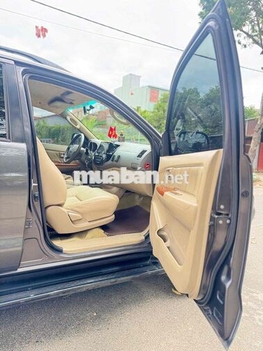 Toyota Fortuner 2.7V Xám Tự động