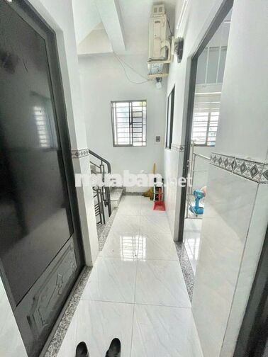duplex cửa sổ trời full nội thất gần chợ Hạnh Thông Tây, cv Làng Hoa 
