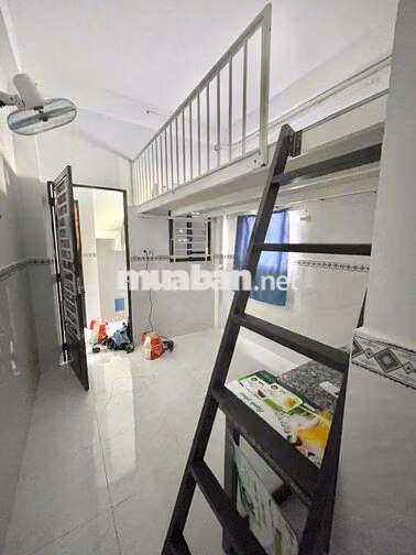 duplex cửa sổ trời full nội thất gần chợ Hạnh Thông Tây, cv Làng Hoa 
