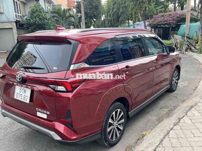 Toyota Veloz Cross 7 chỗ màu Đỏ