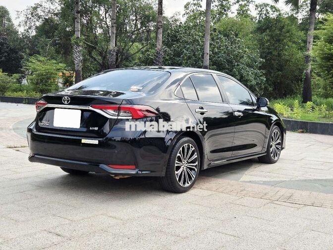Toyota Corolla Altis 1.8V 2022 Đen 4 vạn