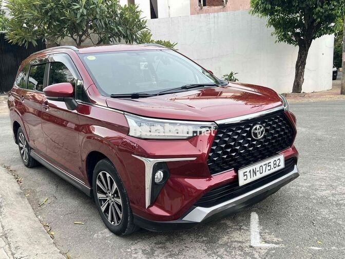 Toyota Veloz Cross 7 chỗ màu Đỏ
