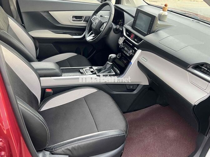 Toyota Veloz Cross 7 chỗ màu Đỏ