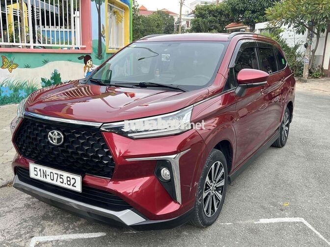 Toyota Veloz Cross 7 chỗ màu Đỏ