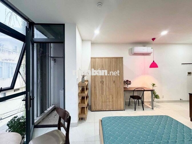 Căn Hộ Studi Ban Công, Thang Máy, Hầm Xe, Full NT, Ngay Chợ Bà Chiểu