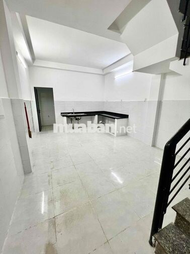 Cho thuê nhà hẻm xe hơi đường số 3 sát chợ bình long 4x14m 1 lầu 2pn