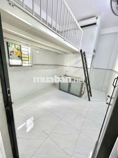 duplex cửa sổ trời full nội thất gần chợ Hạnh Thông Tây, cv Làng Hoa 