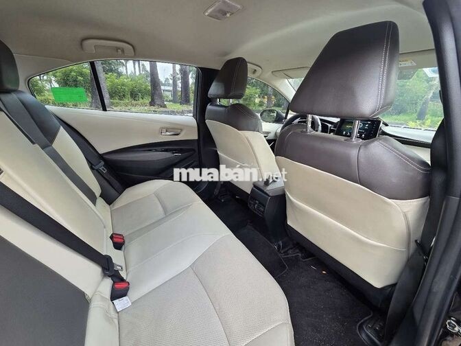 Toyota Corolla Altis 1.8V 2022 Đen 4 vạn