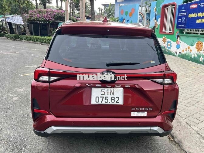 Toyota Veloz Cross 7 chỗ màu Đỏ