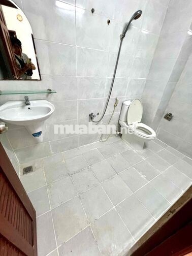 Cho thuê nhà hẻm xe hơi đường số 3 sát chợ bình long 4x14m 1 lầu 2pn