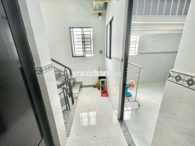 duplex cửa sổ trời full nội thất gần chợ Hạnh Thông Tây, cv Làng Hoa 