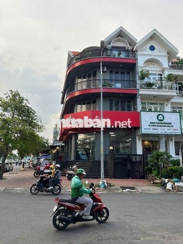 Cho thuê nhà căn gốc 2 mặt tiền đường D1 HimLam Quận 7