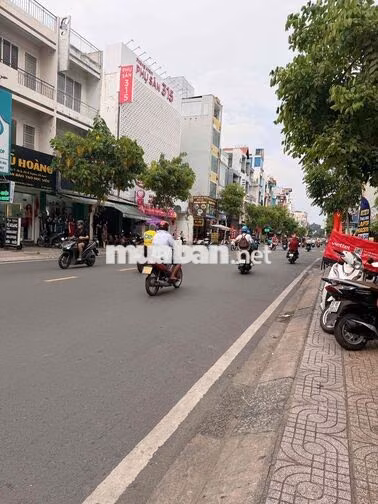 BÁN NHÀ 297 TÂN SƠN NHÌ . MẶT TIỀN KINH DOANH . VỊ TRÍ ĐẮT ĐỊA  KD