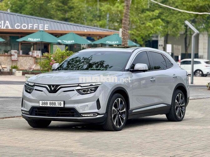 VinFast VF8 Plus 2025 Xám 3000 km