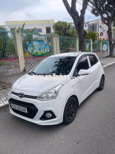 Hyundai i10 2015 Trắng 5 chỗ