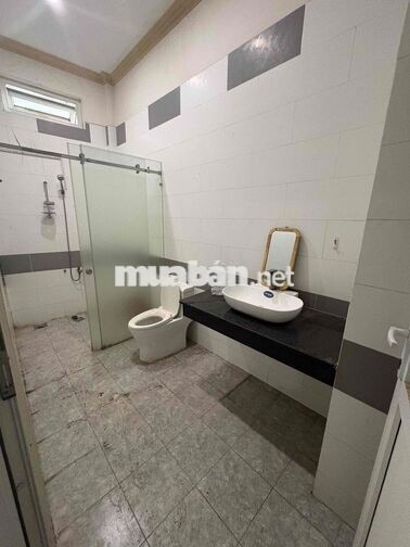 Cho thuê căn hộ Tầng 1, 50m2. 2pn tách biệt, phòng bếp lớn.