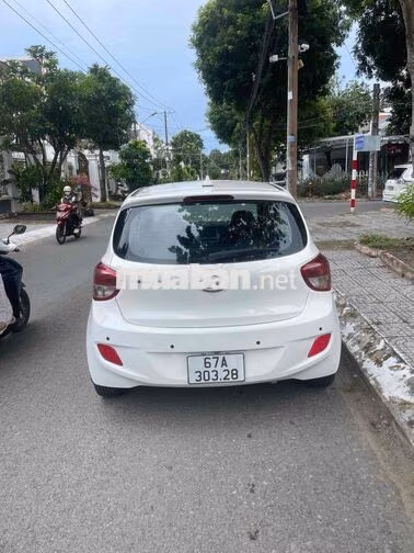 Hyundai i10 2015 Trắng 5 chỗ