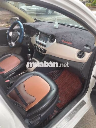 Hyundai i10 2015 Trắng 5 chỗ