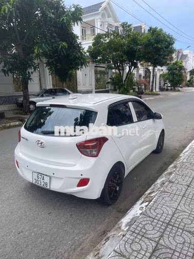 Hyundai i10 2015 Trắng 5 chỗ