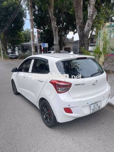 Hyundai i10 2015 Trắng 5 chỗ