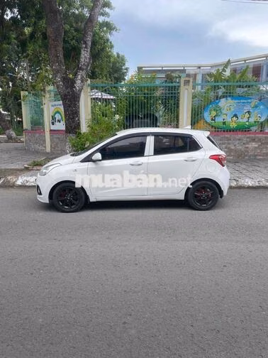 Hyundai i10 2015 Trắng 5 chỗ