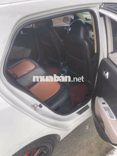 Hyundai i10 2015 Trắng 5 chỗ