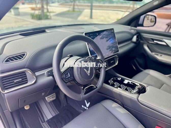 VinFast VF8 Plus 2025 Xám 3000 km