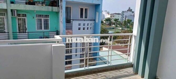 Cho thuê nguyên căn trống rộng, 6pn6wc, sẵn máy lạnh, Đs 28, P6 Gò vấp