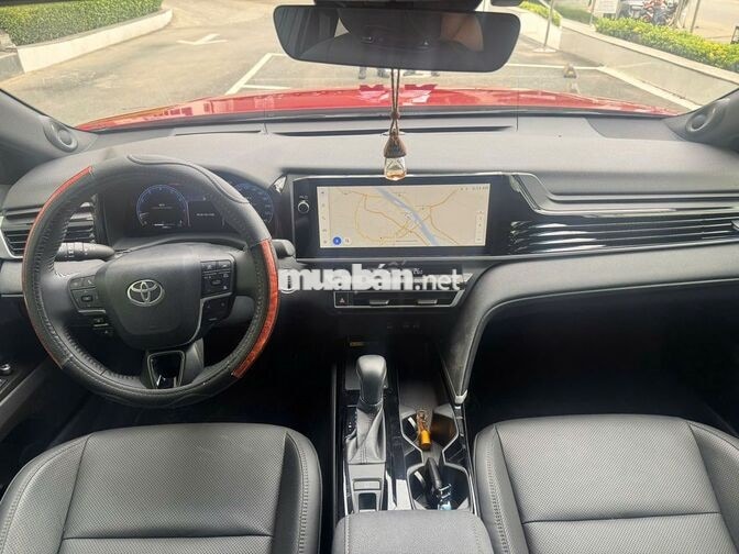 Toyota Camry 2.0Q 2025 Tự động Đỏ 2.300 km