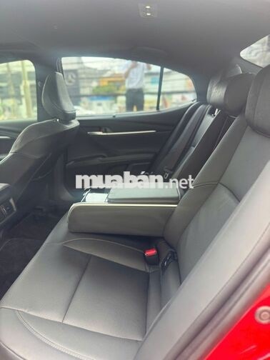 Toyota Camry 2.0Q 2025 Tự động Đỏ 2.300 km