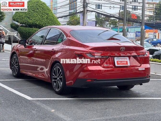 Camry 2.0Q 2025 ODO 2.300KM TRẢ TRƯỚC 320TR LẤY XE