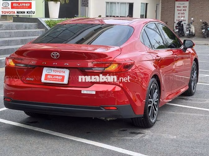 Camry 2.0Q 2025 ODO 2.300KM TRẢ TRƯỚC 320TR LẤY XE