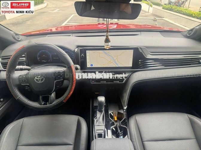 Toyota Camry 2.0Q 2025 Tự động Xăng Đỏ