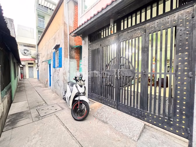 BÁN NHÀ HẺM 4M (XH) LẠC LONG QUÂN, P.3,Q.11, 3,88 TỶ