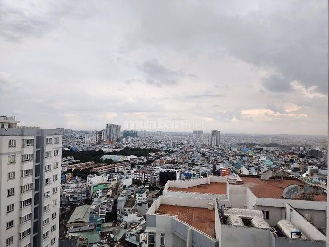 căn hộ tầng trên cùng không bị làm ồn !!!