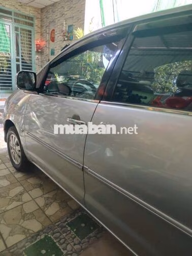 Toyota Innova 2011 7 chỗ Bạc