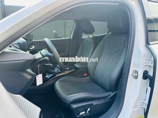 Peugeot 2008 GT-Line 2022 Trắng 11.000km