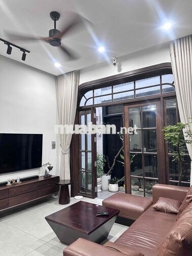 chính chủ bán nhà nội thất cao cấp.