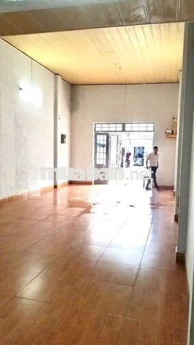 Cho thuê nhà cấp 4 gác lửng mặt tiền Huỳnh Ngọc Huệ, gần Hà Huy Tập
