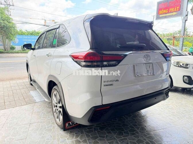 Toyota Innova Cross HEV 2026 Trắng 6.300 Km