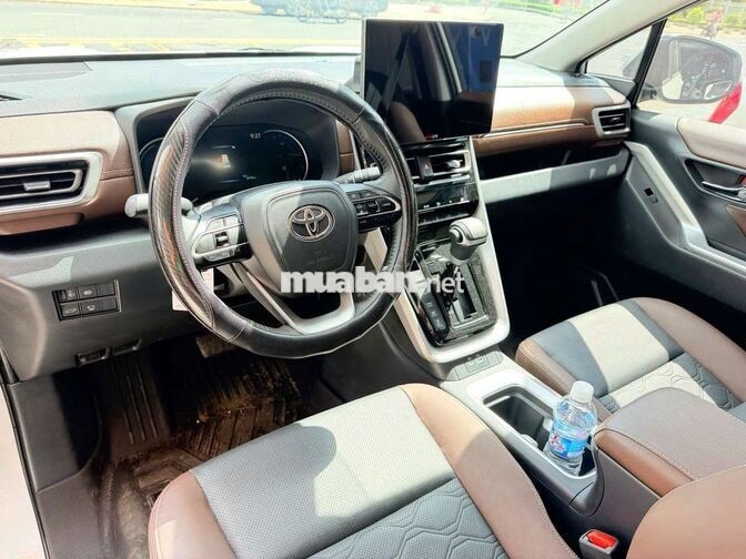 Toyota Innova Cross HEV 2026 Trắng 6.300 Km