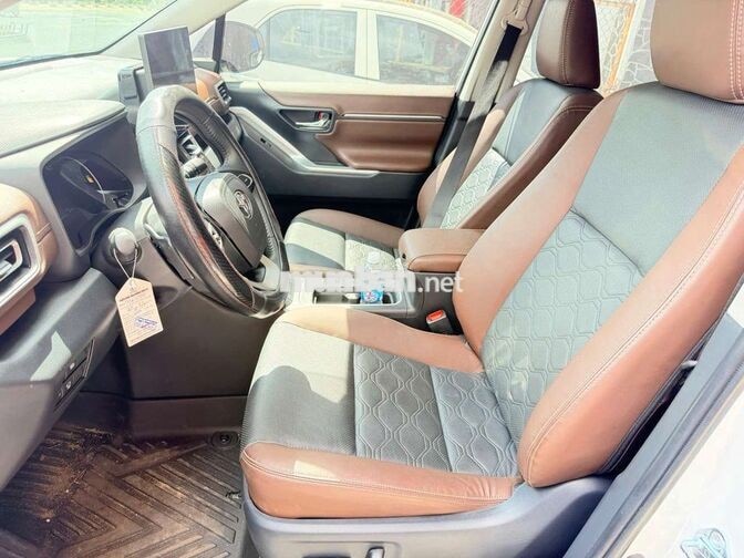 Toyota Innova Cross HEV 2026 Trắng 6.300 Km