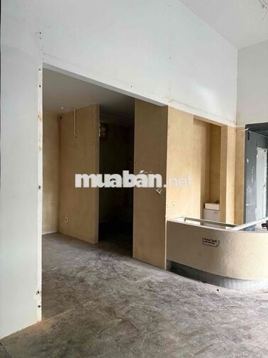 Cho thuê mặt bằng Tân Định Q1 – Ngang 20m – Bãi xe rộng – Traffic tốt