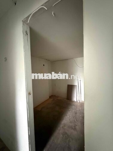 Cho thuê mặt bằng Tân Định Q1 – Ngang 20m – Bãi xe rộng – Traffic tốt