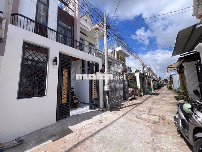 nhà chính chủ 2 lầu có sân thượng tân kim QL50 giá rẻ hoàn công shr